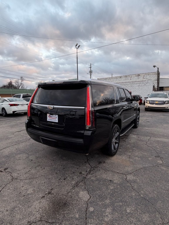 2017 Cadillac Escalade Image 5