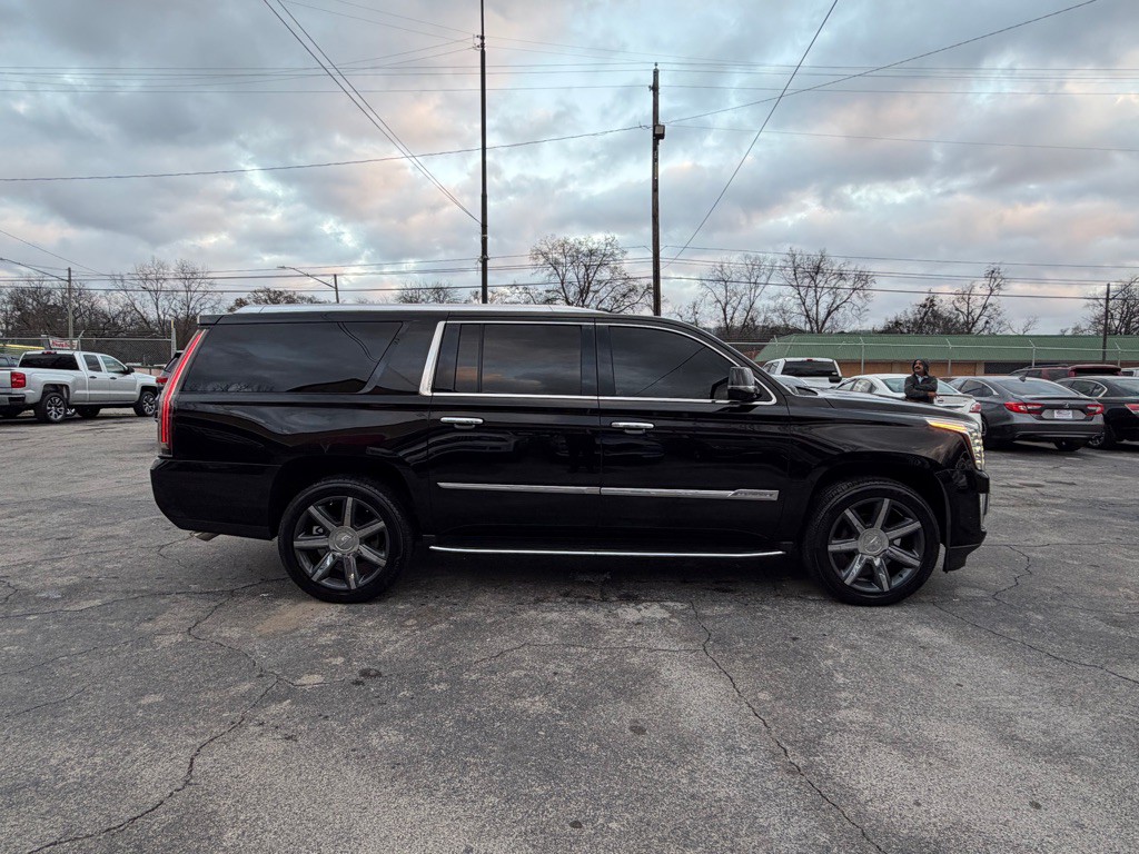 2017 Cadillac Escalade Image 6