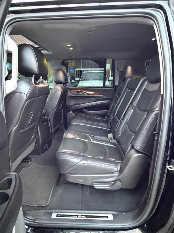 2017 Cadillac Escalade Image 11