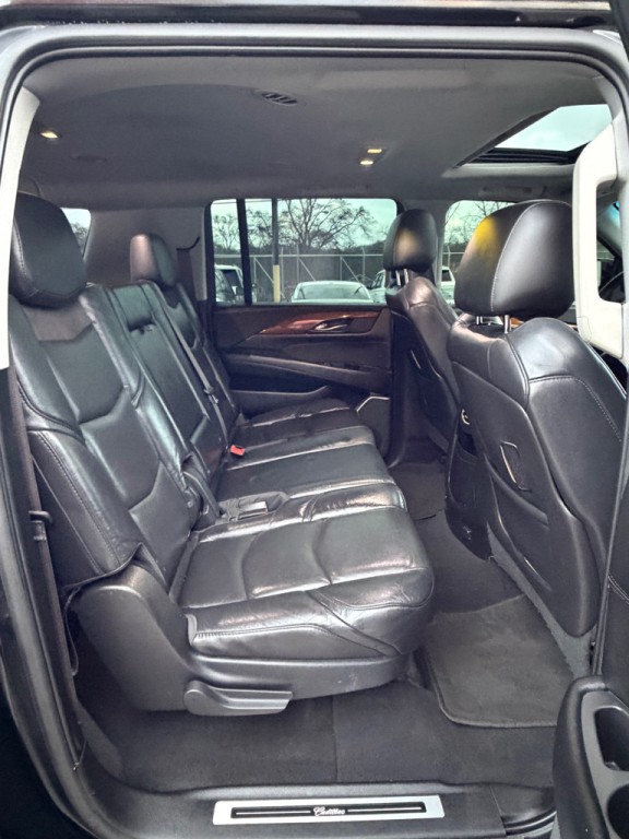 2017 Cadillac Escalade Image 12
