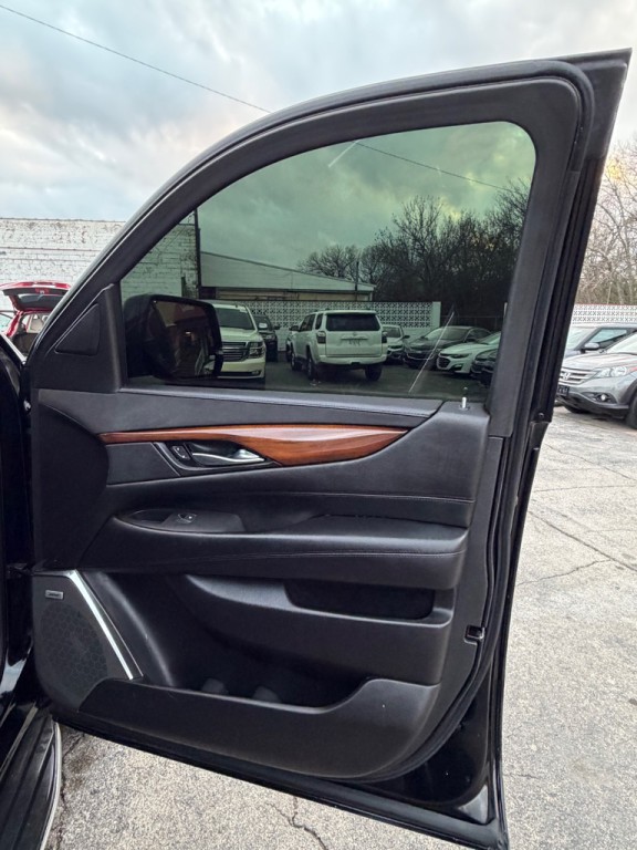 2017 Cadillac Escalade Image 13