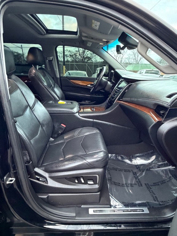 2017 Cadillac Escalade Image 14