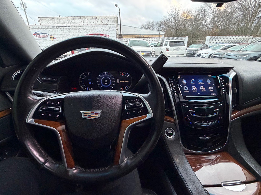 2017 Cadillac Escalade Image 16