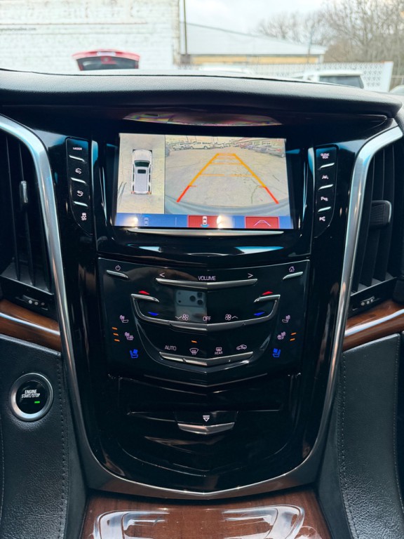 2017 Cadillac Escalade Image 18