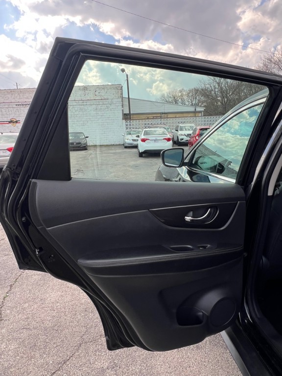 2018 Nissan Rogue Image 11