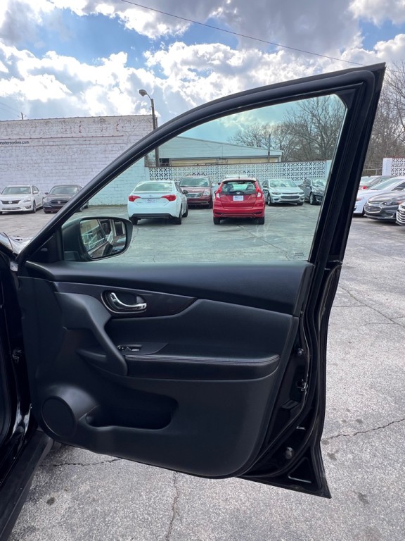 2018 Nissan Rogue Image 15