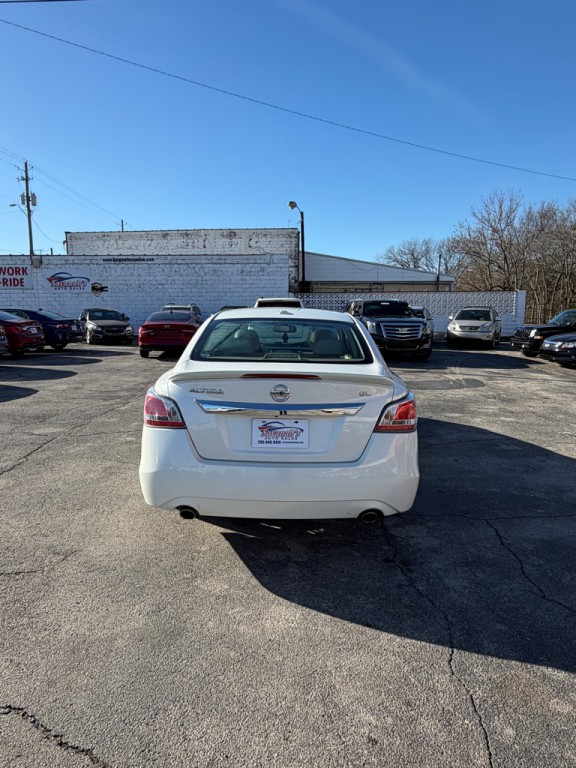 2015 Nissan Altima Image 4