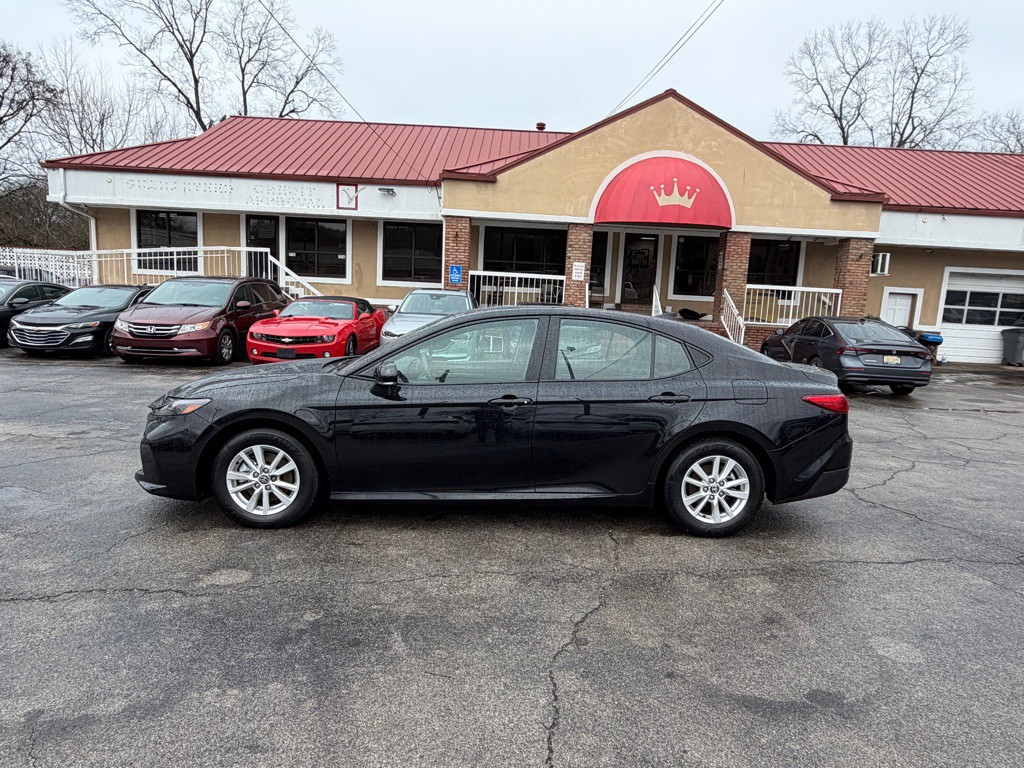 2025 Toyota Camry Image 2