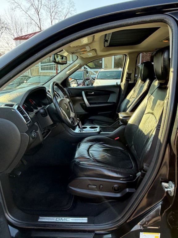 2011 GMC Acadia Image 9