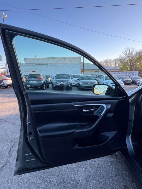 2018 Nissan Altima Image 9