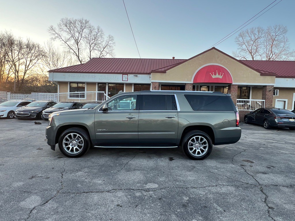 2017 GMC Yukon Image 2
