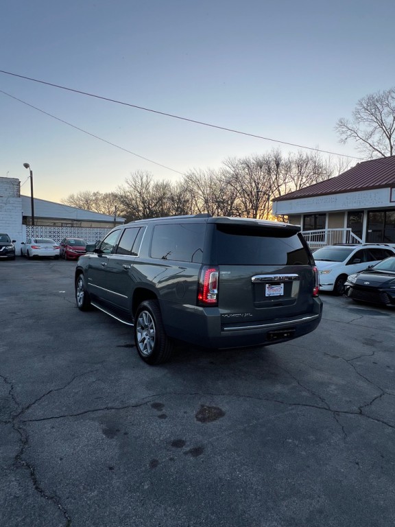 2017 GMC Yukon Image 3
