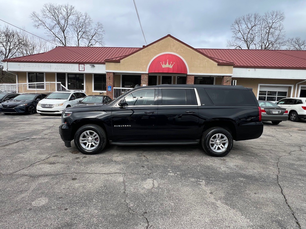 2016 Chevrolet Suburban Image 2