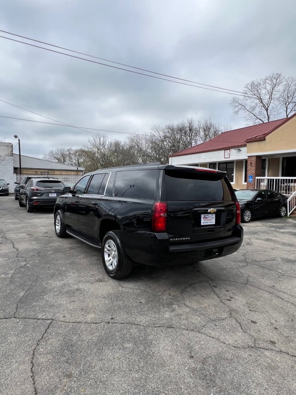 2016 Chevrolet Suburban Image 3