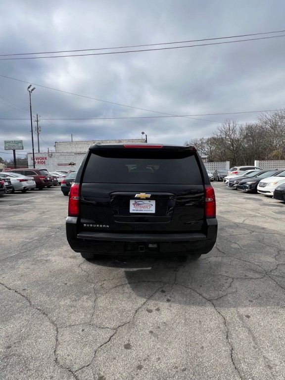2016 Chevrolet Suburban Image 4