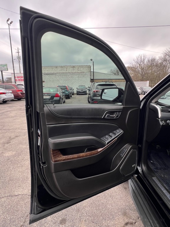 2016 Chevrolet Suburban Image 10