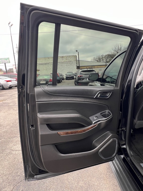 2016 Chevrolet Suburban Image 12