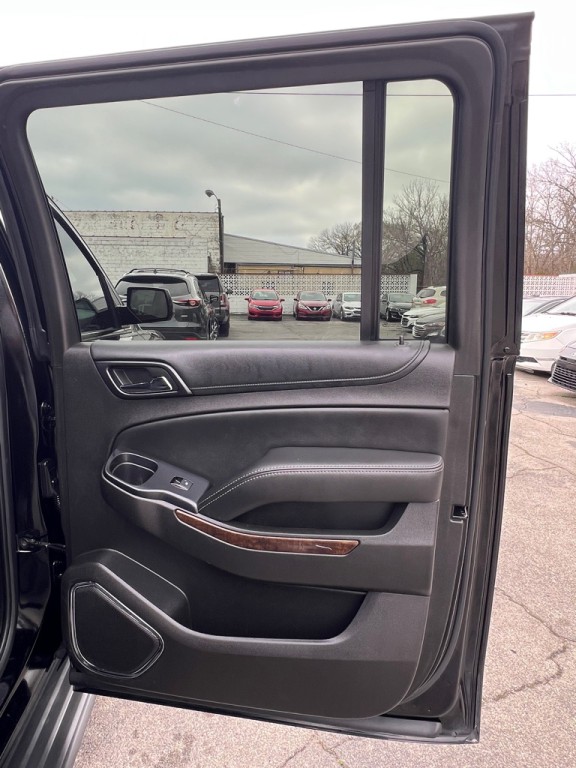 2016 Chevrolet Suburban Image 14