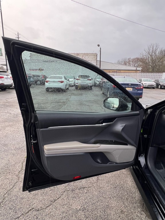 2021 Toyota Camry Image 9