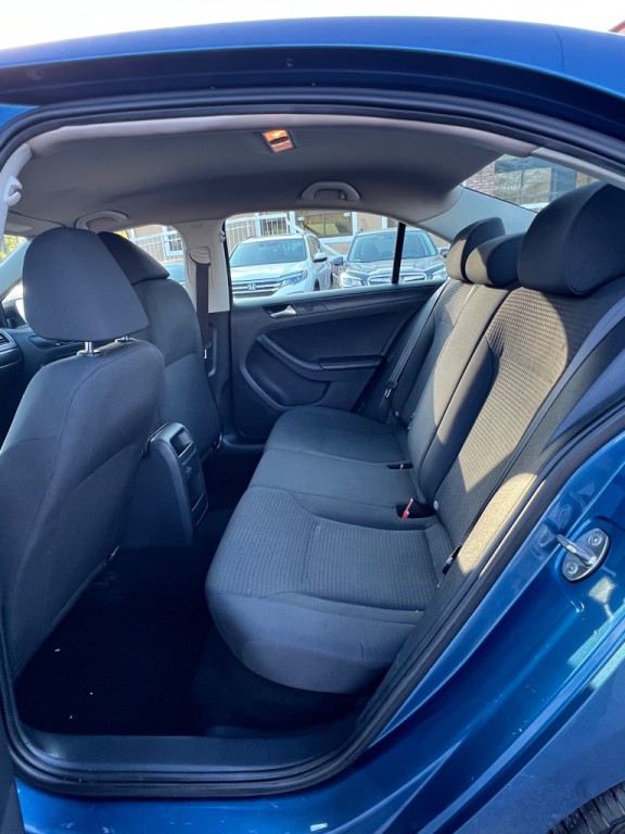 2016 Volkswagen Jetta Image 12