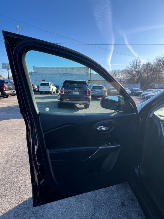 2019 Jeep Cherokee Image 9