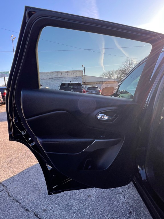 2019 Jeep Cherokee Image 11