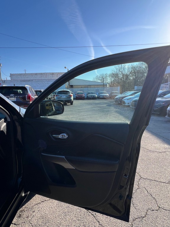 2019 Jeep Cherokee Image 15