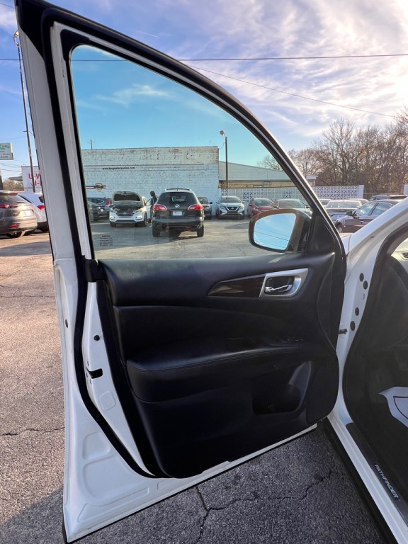 2013 Nissan Pathfinder Image 9