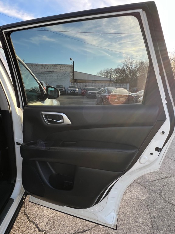 2013 Nissan Pathfinder Image 13
