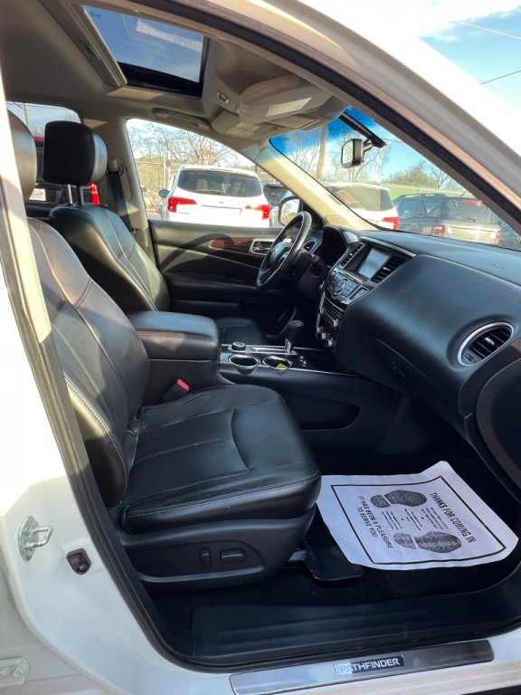 2013 Nissan Pathfinder Image 16
