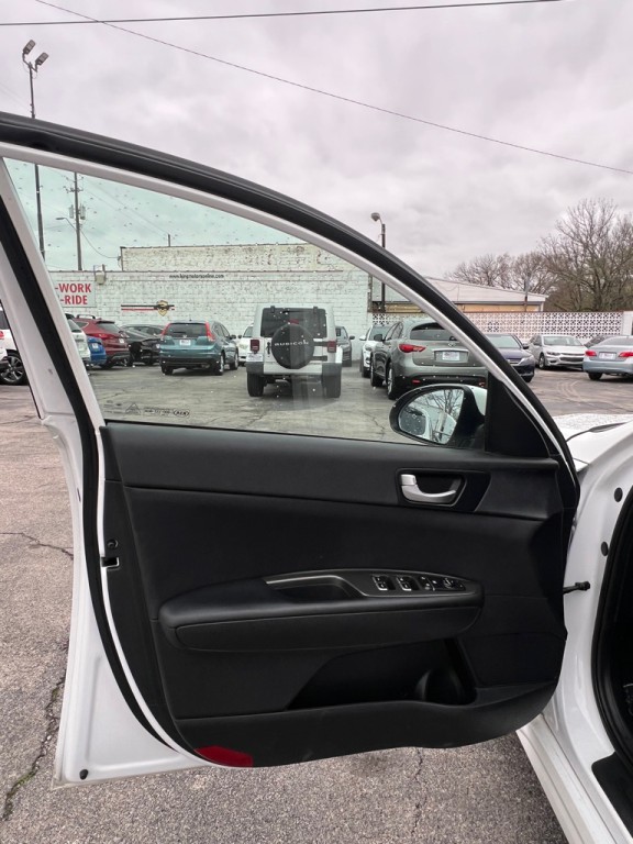 2020 Kia Optima Image 9