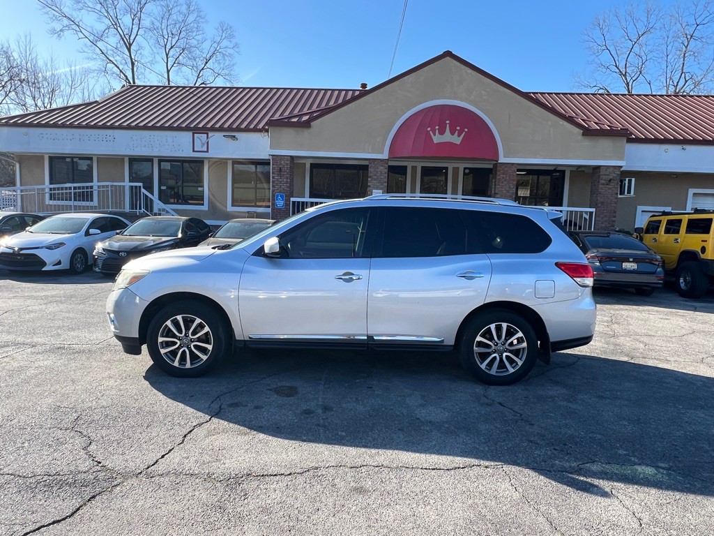 2013 Nissan Pathfinder Image 2