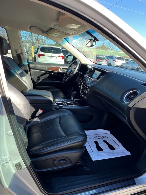2013 Nissan Pathfinder Image 16