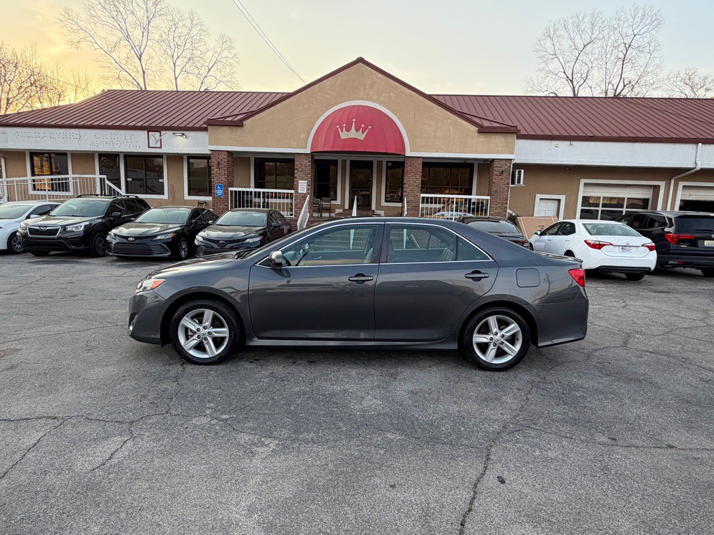 2012 Toyota Camry Image 2