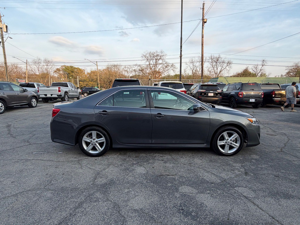2012 Toyota Camry Image 6