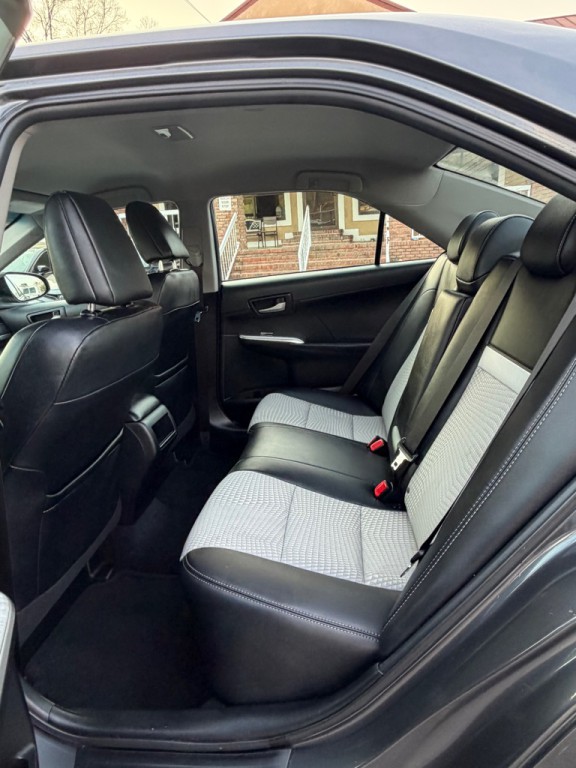 2012 Toyota Camry Image 11