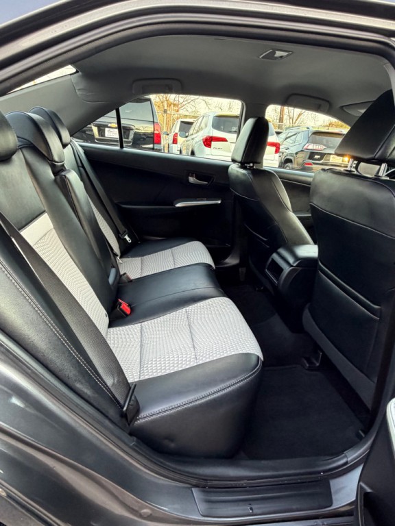 2012 Toyota Camry Image 13