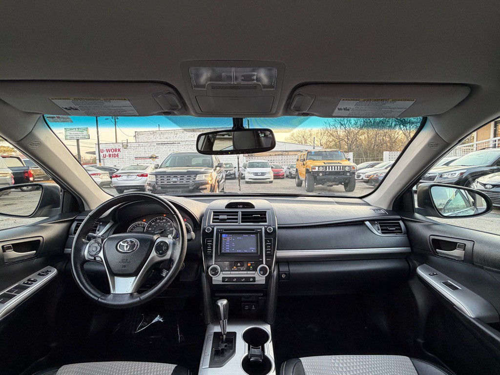 2012 Toyota Camry Image 17