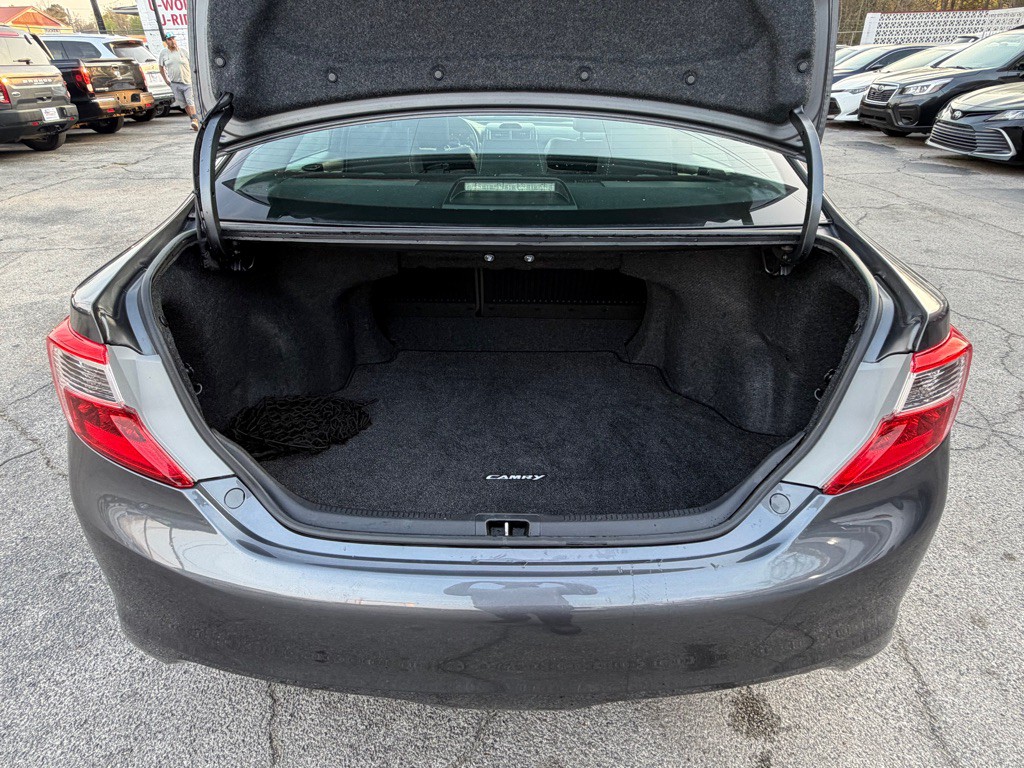 2012 Toyota Camry Image 18