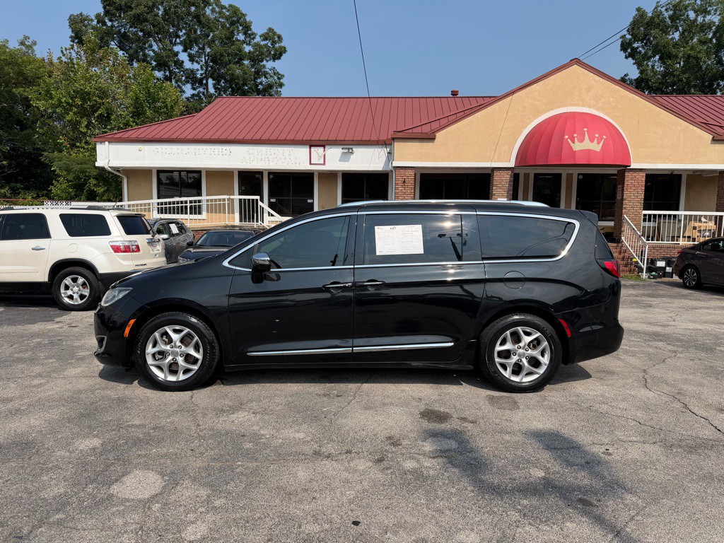2020 Chrysler Pacifica Image 2