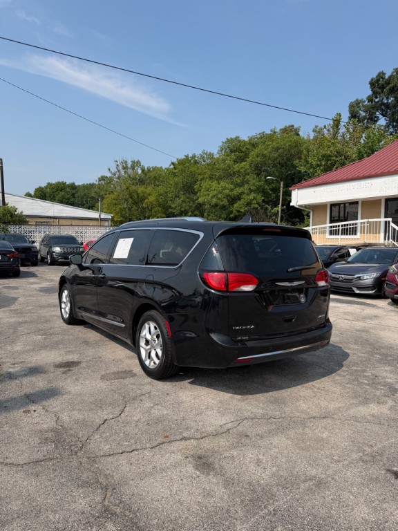 2020 Chrysler Pacifica Image 3