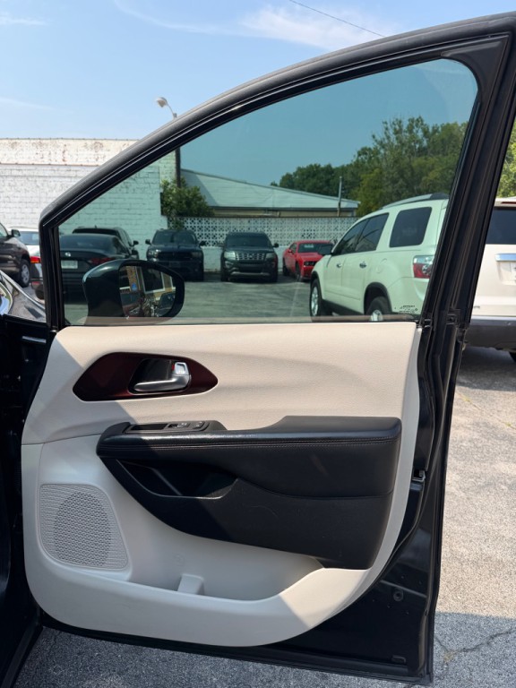 2020 Chrysler Pacifica Image 19