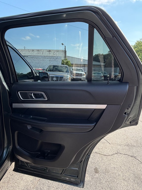 2016 Ford Explorer Image 16