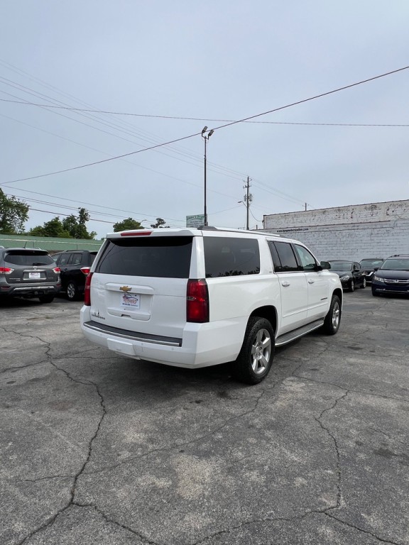 2015 Chevrolet Suburban Image 5