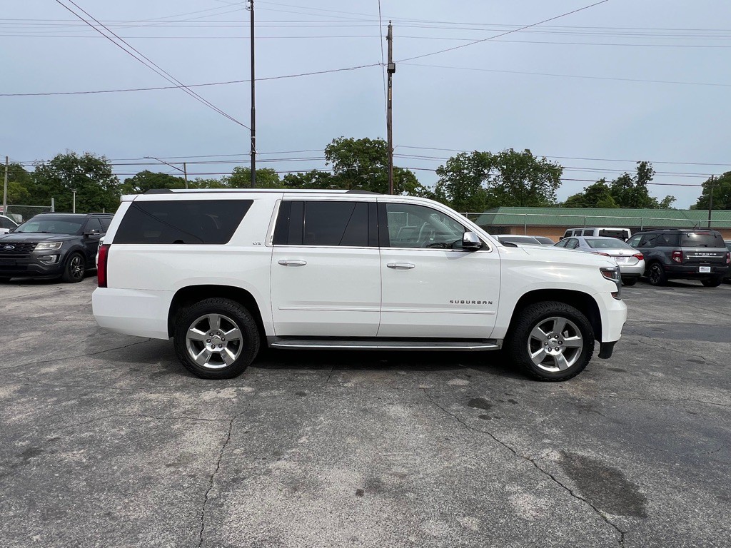 2015 Chevrolet Suburban Image 6