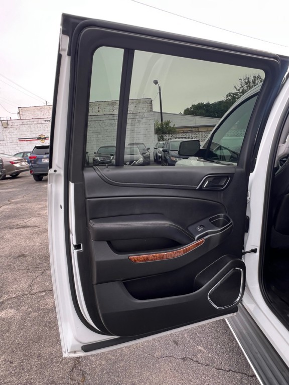 2015 Chevrolet Suburban Image 11
