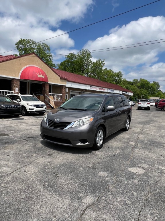 2011 Toyota Sienna Image 1