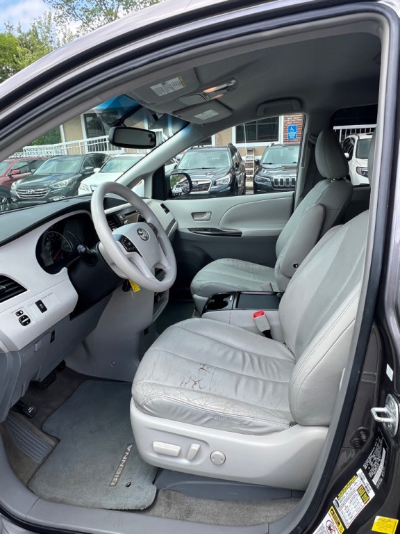 2011 Toyota Sienna Image 10