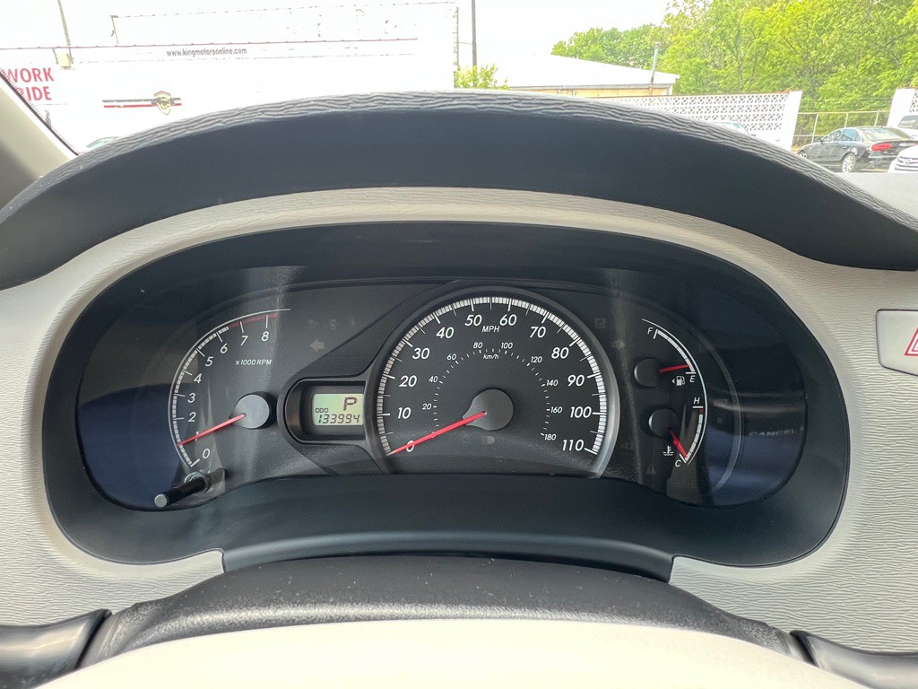 2011 Toyota Sienna Image 15