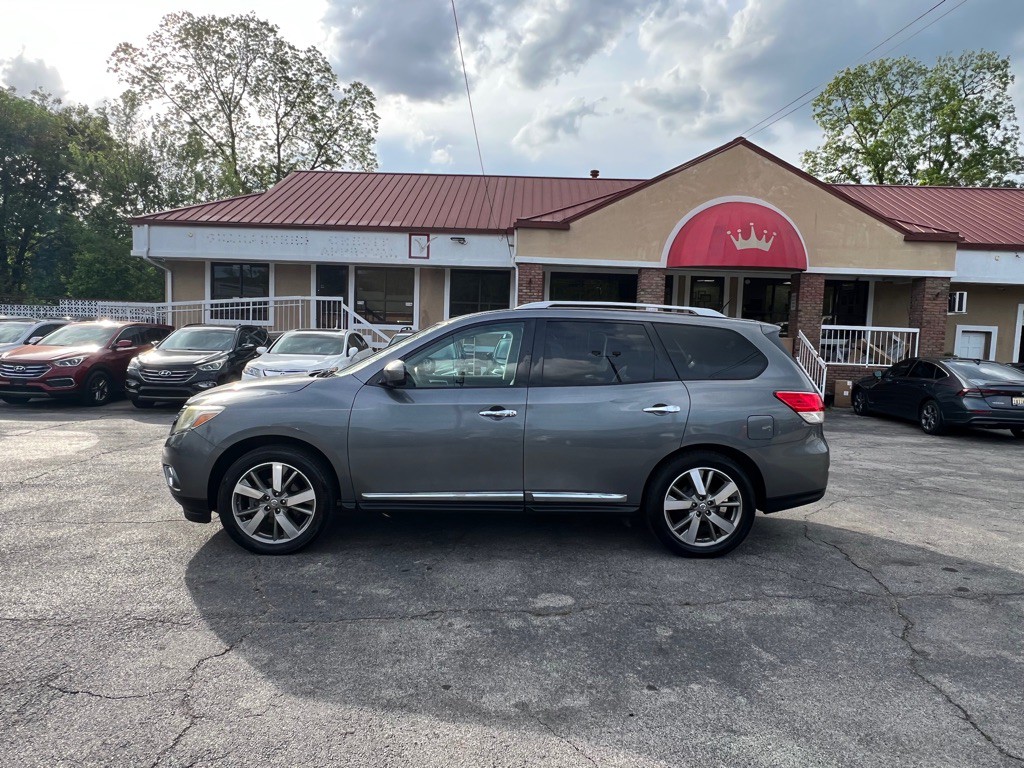 2016 Nissan Pathfinder Image 2